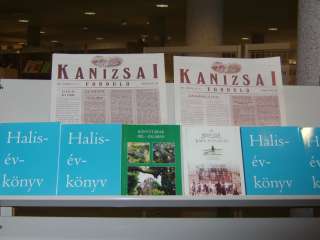 STA65540 - A könyvtár kiadványai a könyvbemutatón.JPG STA65540 - A könyvtár kiadványai a könyvbemutatón.JPG